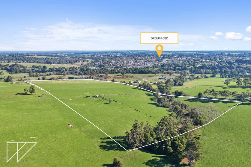 Click to view all images 355 Buln Buln Road Drouin East VIC 3818 - Image 1