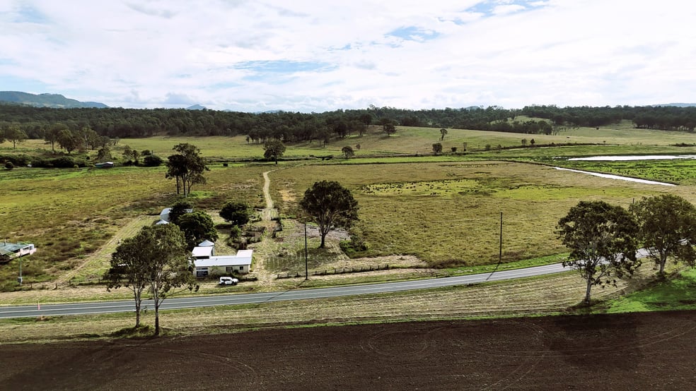 Click to view all images 9372 Mount Lindesay Highway Tamrookum QLD 4285 - Image 2