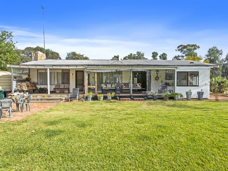 Click to view all images 132 Mccallums Road Finley NSW 2713 - Image 2
