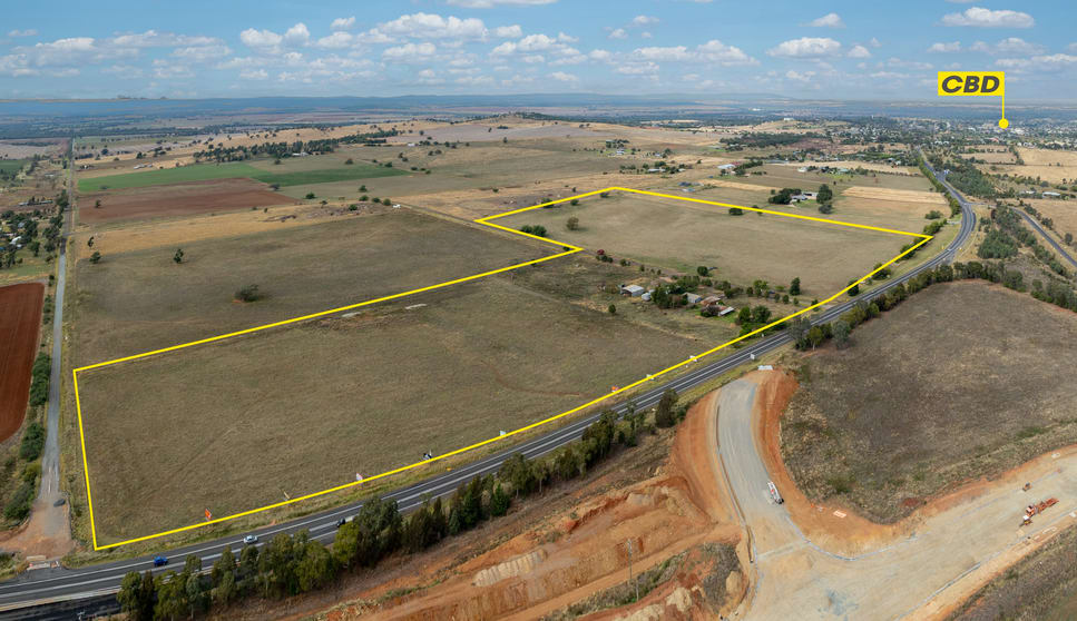 Click to view all images "The Retreat" Newell Highway Parkes NSW 2870 - Image 1