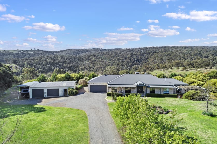 Click to view all images 190 Melba Road Barwite VIC 3722 - Image 1