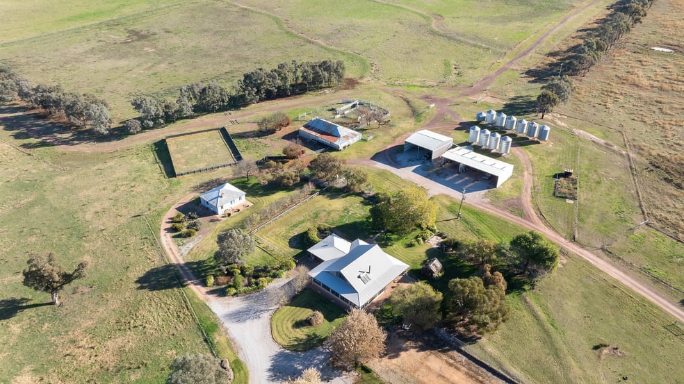 Click to view all images 128 Norah Creek Road Molong NSW 2866 - Image 1