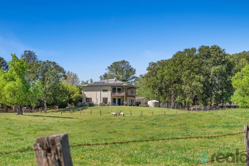 Click to view all images 20 Charlton Avenue South Lismore NSW 2480 - Image 2