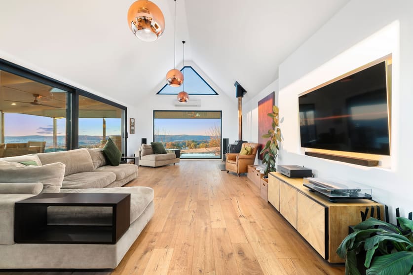 Click to view all images 352 Star Lane Wooragee VIC 3747 - Image 2