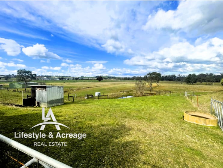 Click to view all images 34 Simper Court Drouin VIC 3818 - Image 2