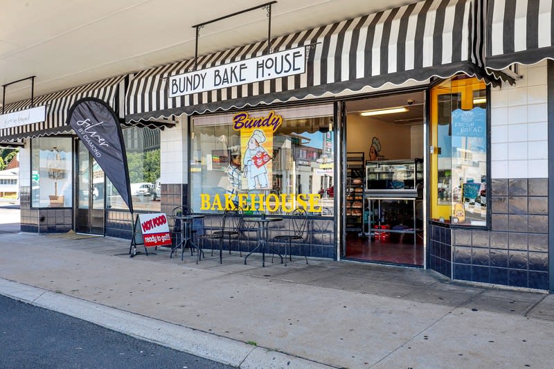 Click to view all images Shop 2/3 Queen Street Bundaberg North QLD 4670 - Image 2
