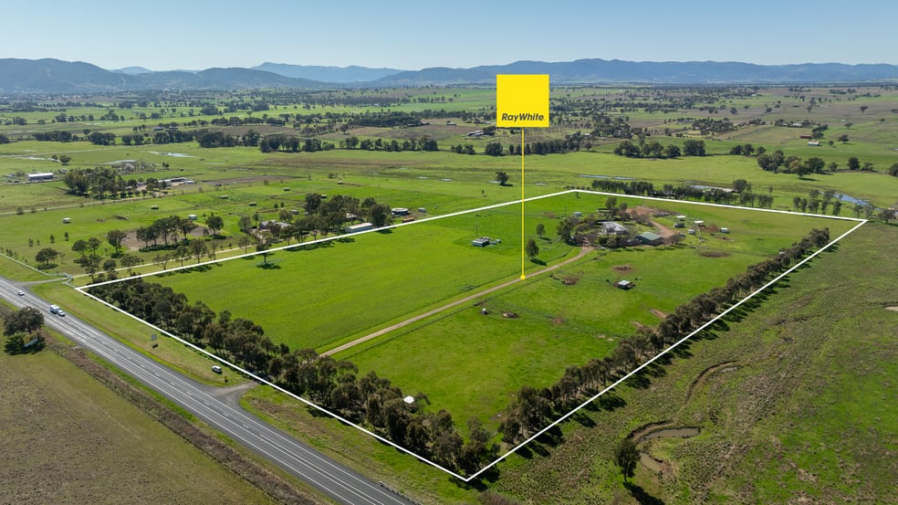 Click to view all images 14588 New England Highway Tamworth NSW 2340 - Image 1