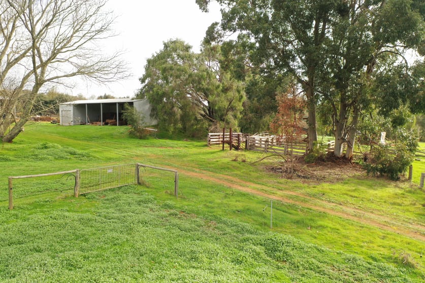 Click to view all images 110 South Road Wellington Mill WA 6236 - Image 3