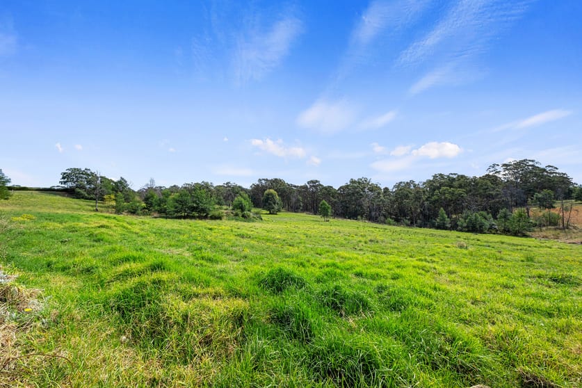 Click to view all images 135 Blaxlands Ridge Road Kurrajong NSW 2758 - Image 2