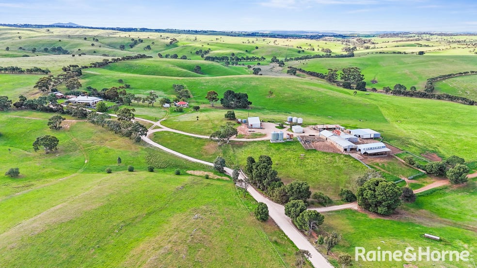 Click to view all images 173 Dalveen Road Woodchester SA 5255 - Image 2