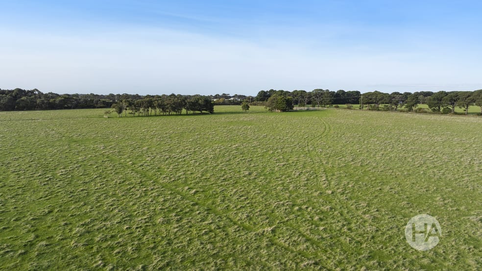 Click to view all images 307 Sandy Point Road Somers VIC 3927 - Image 3