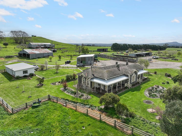 Click to view all images 932 Mount Mercer-Dereel Road Mount Mercer VIC 3352 - Image 2