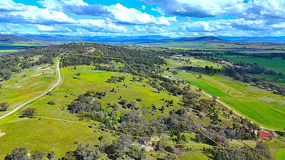 Click to view all images 75 Ray Carter Drive Quirindi NSW 2343 - Image 2