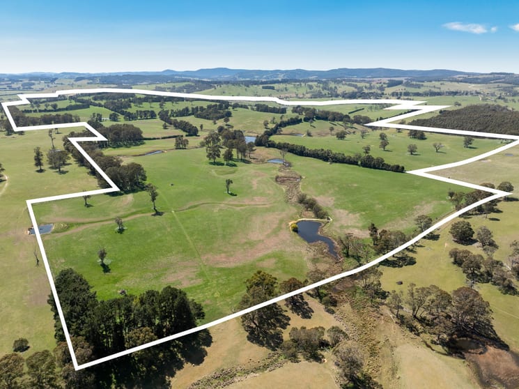 Click to view all images 'Lochgary' Edith Road Oberon NSW 2787 - Image 2