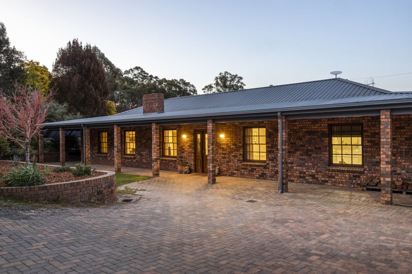 Click to view all images 38 Clare Valley Place Wamboin NSW 2620 - Image 2