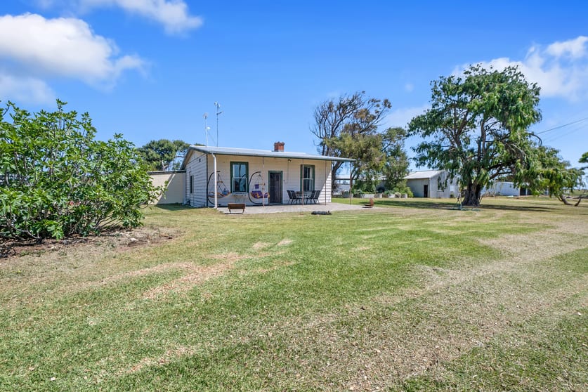 Click to view all images 207 Beulah Park Road Meningie West SA 5264 - Image 3