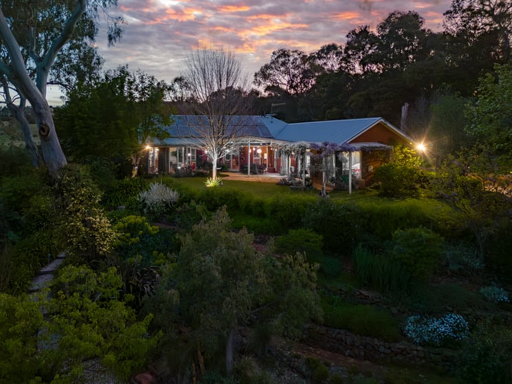 72 Ross Street Armidale NSW 2350 - Image 2