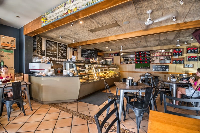 Click to view all images 4 Lawson Street Byron Bay NSW 2481 - Image 2