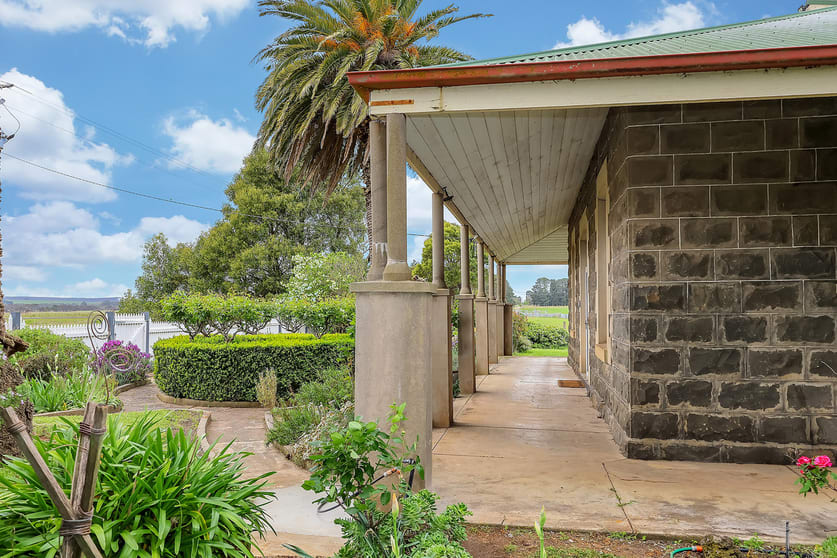 Click to view all images 4435 Hamilton-Port Fairy Road Macarthur VIC 3286 - Image 3