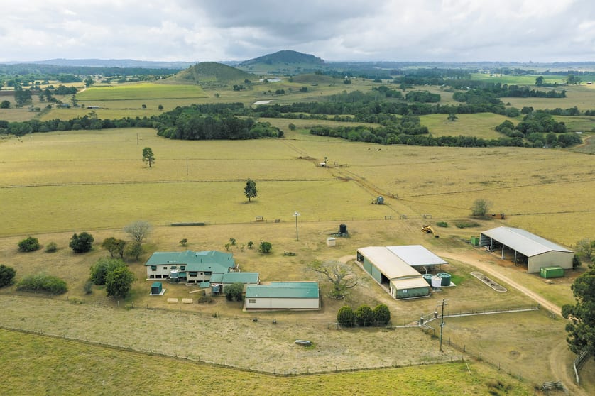 Click to view all images 108 Hill Road Atherton QLD 4883 - Image 2