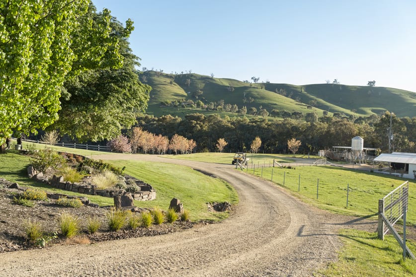 Click to view all images 1591 Mansfield-woods Point Road Piries VIC 3723 - Image 2