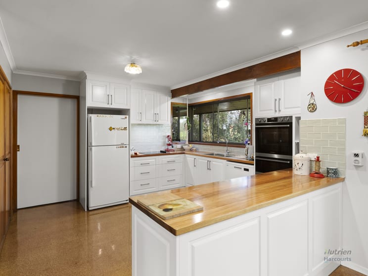 Click to view all images 126 Robinson Road Warrenbayne VIC 3670 - Image 3