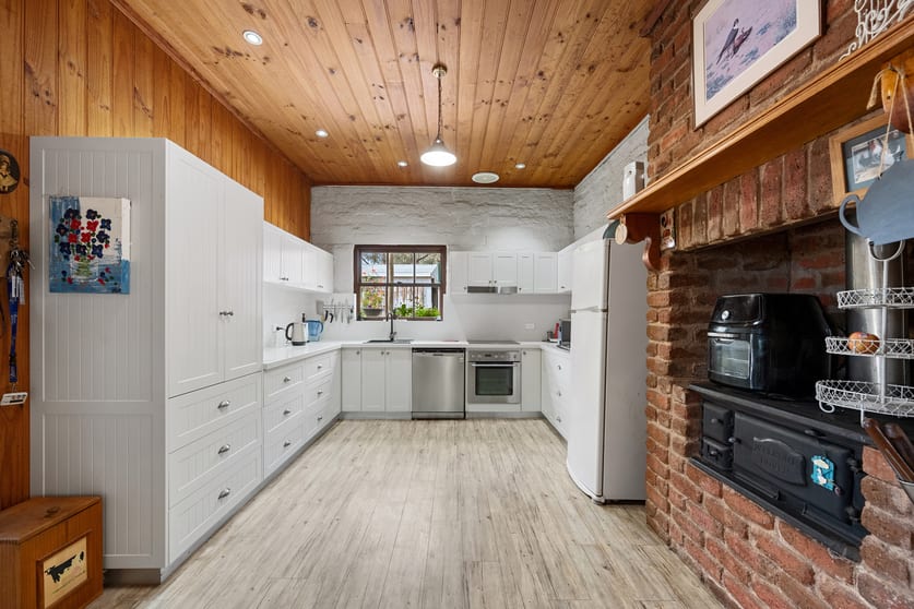 Click to view all images 64 Chalkleys Road Goornong VIC 3557 - Image 3