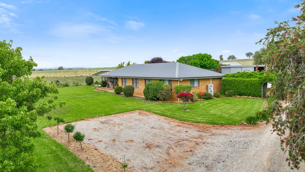 Click to view all images 13886 New England Highway Tamworth NSW 2340 - Image 1
