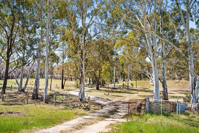 Click to view all images 178 Back Raglan Road Beaufort VIC 3373 - Image 1