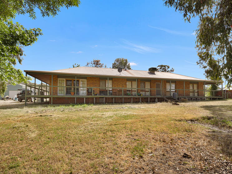 Click to view all images 174 Moores Road Springhurst VIC 3682 - Image 3