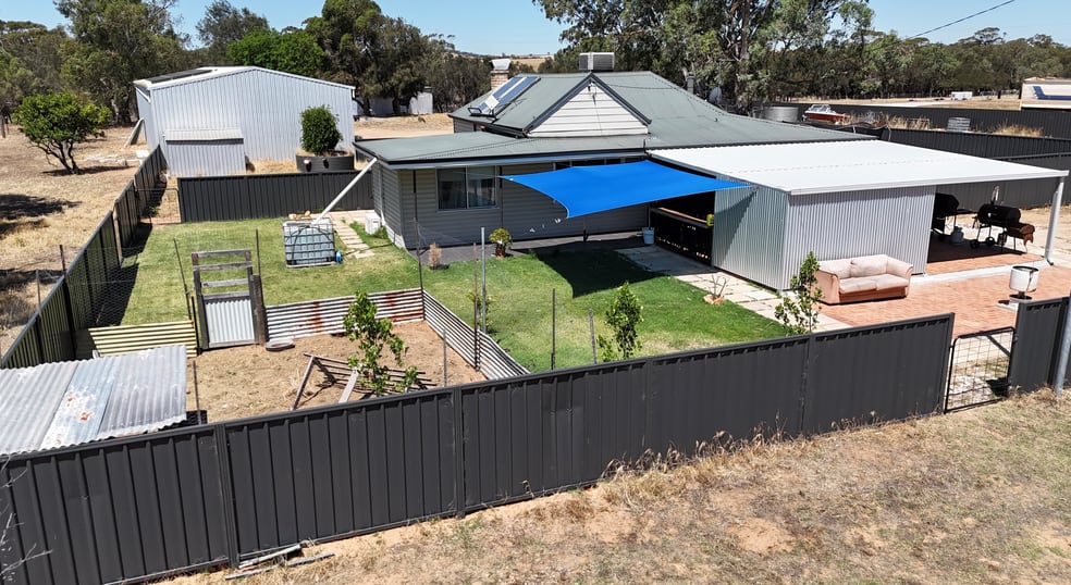 Click to view all images 409 Northam-York Road Muluckine WA 6401 - Image 1