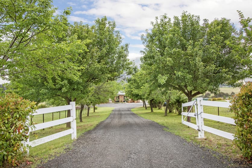 Click to view all images 46 Settlers Road Royalla NSW 2620 - Image 3