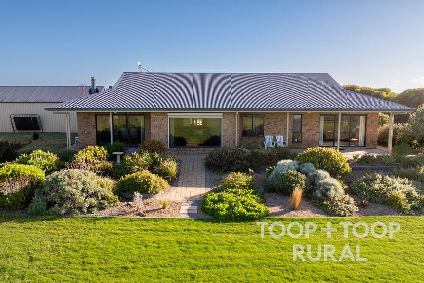 Click to view all images 248 Bongalong Road Hindmarsh Island SA 5214 - Image 1