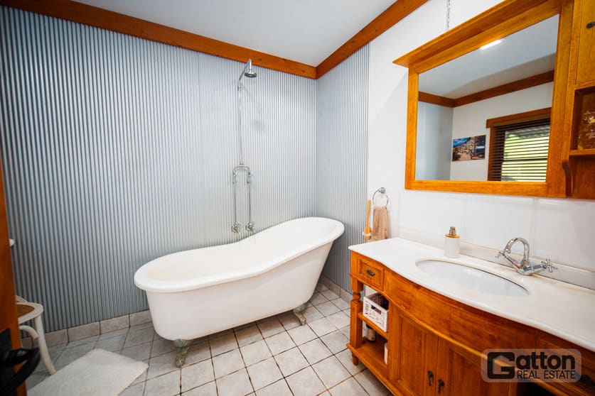 Click to view all images 21 Kelly Road Spring Creek QLD 4343 - Image 3