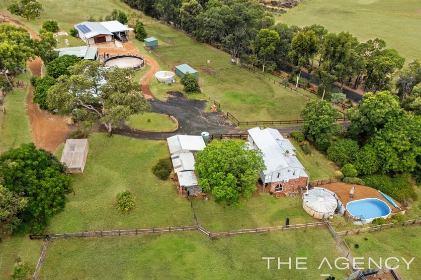 Click to view all images 161 Breeze Road Gidgegannup WA 6083 - Image 1