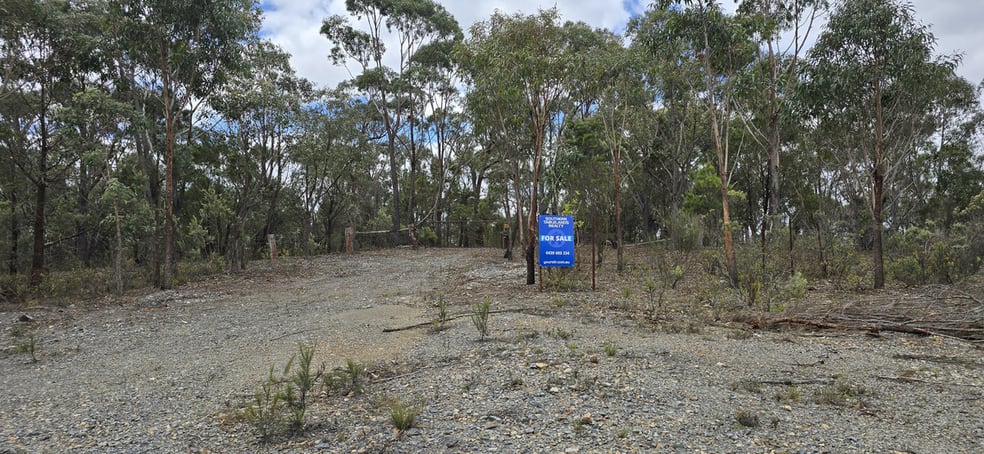 Click to view all images 417 Willow Glen Road Lower Boro NSW 2580 - Image 2