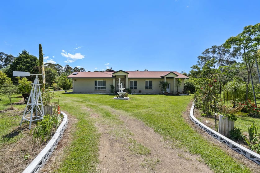 Click to view all images 145 Crumpton Drive Blackbutt North QLD 4314 - Image 3
