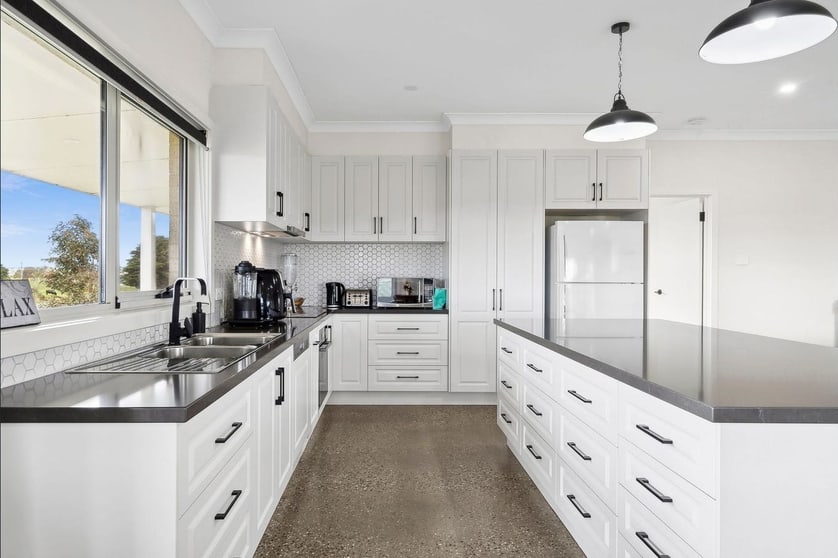 Click to view all images 6 Larpent Road Corunnun VIC 3249 - Image 3