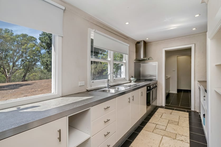 Click to view all images 32 Five Gums Lane Heathcote VIC 3523 - Image 2