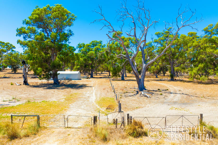 Click to view all images 551 Caraban Road Caraban WA 6041 - Image 3