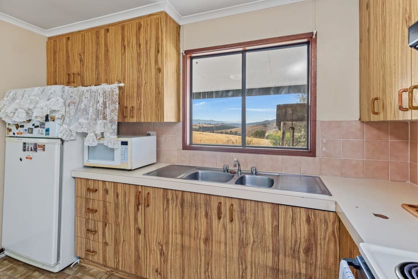 Click to view all images 119 Cemetery Road Tumbarumba NSW 2653 - Image 3
