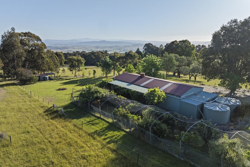 Click to view all images 174 Bromfield Drive Barwite VIC 3722 - Image 3