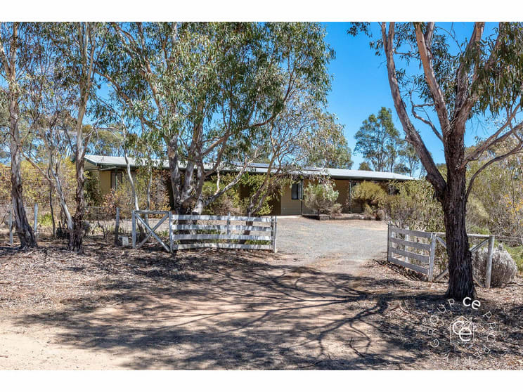 Click to view all images 100 Royals Road Mount Pleasant SA 5235 - Image 1