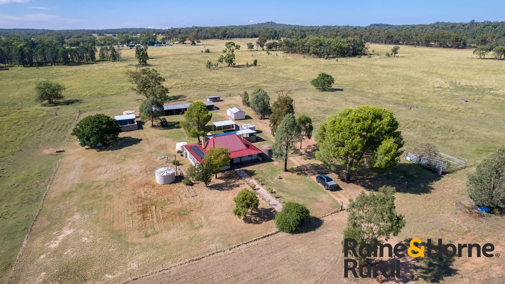 Click to view all images 84 Barbigal Street Elong Elong NSW 2831 - Image 1
