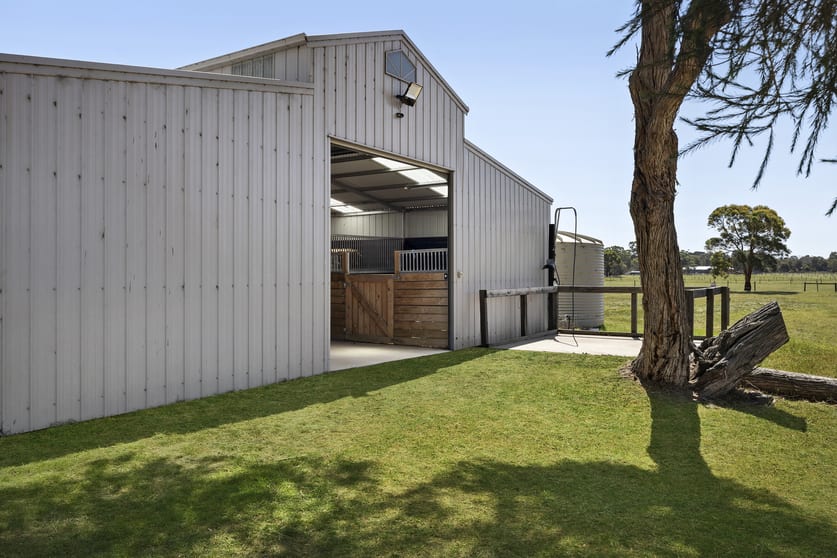 Click to view all images 9 Pearcedale Road Pearcedale VIC 3912 - Image 2