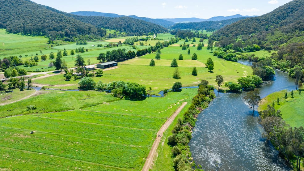 Click to view all images 3082 Omeo Highway Tallandoon VIC 3701 - Image 2