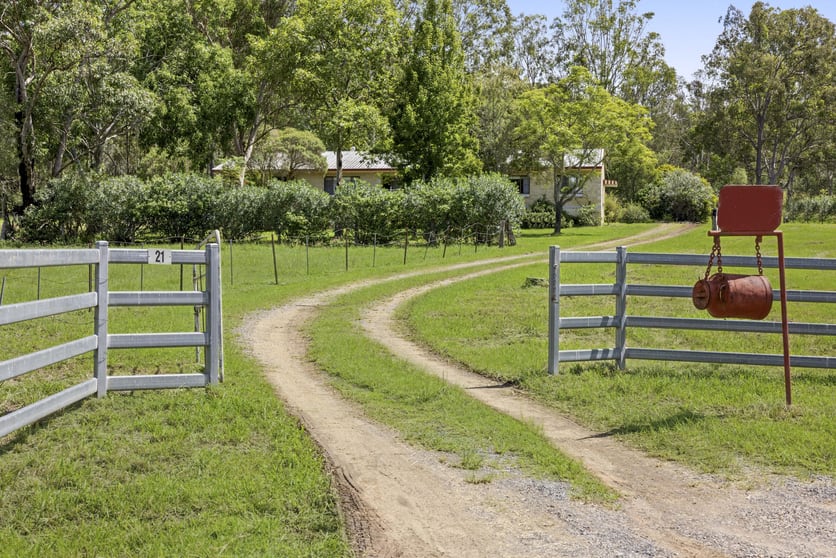 Click to view all images 21 Kherim Road Murphys Creek QLD 4352 - Image 3