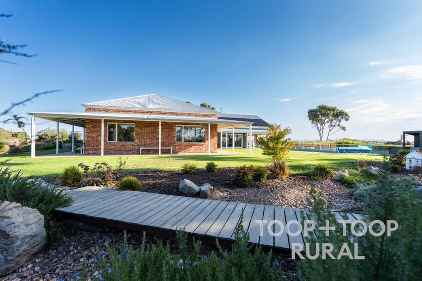 Click to view all images 127 Moccundunda North Road Stanley Flat SA 5453 - Image 2