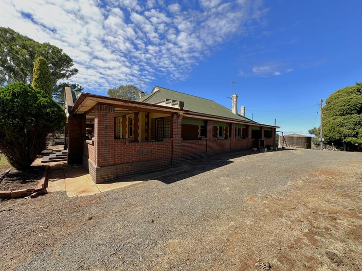 Click to view all images 'Oakton', 3140 Wombat Road Wallendbeen NSW 2588 - Image 3