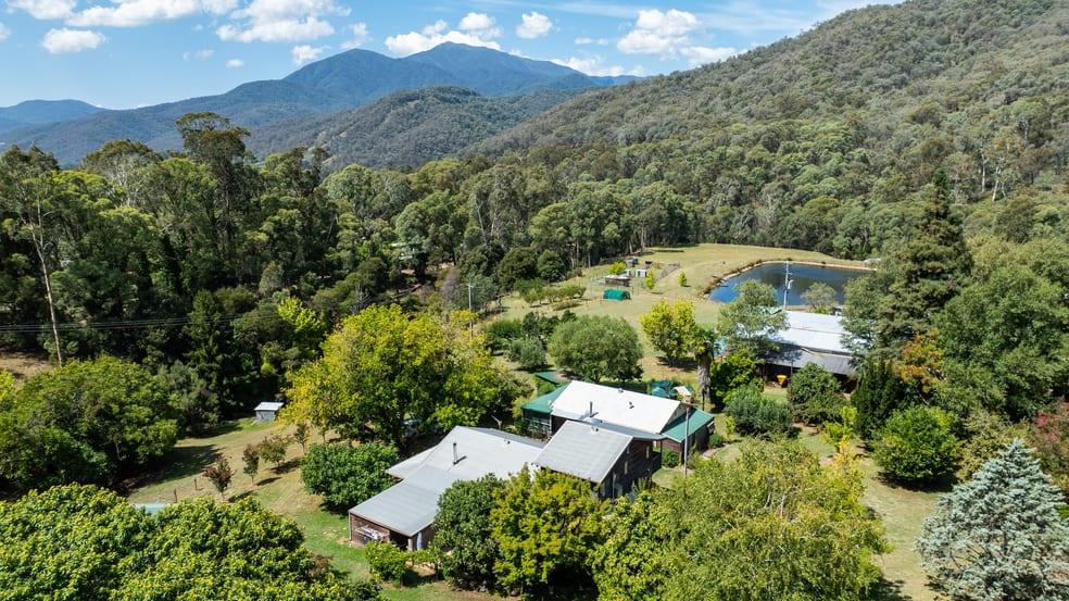 Click to view all images 217a Simmonds Creek Road Tawonga South VIC 3698 - Image 2